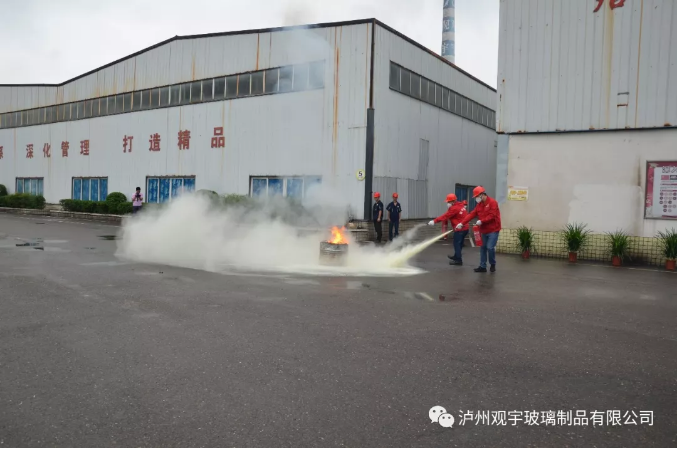 泸州玻璃酒瓶.png 泸州玻璃酒瓶.png