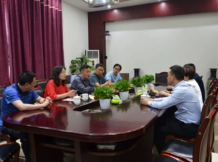 遵义市和平经济开发区领导莅临开云手机官方版页面登录入口玻璃考察