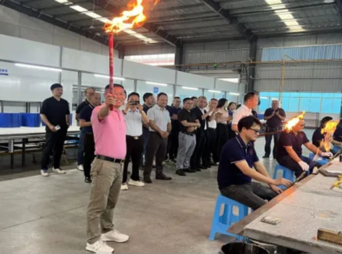 喜讯｜开云手机官方版页面登录入口集团艺术玻璃精工车间生产线点火投产